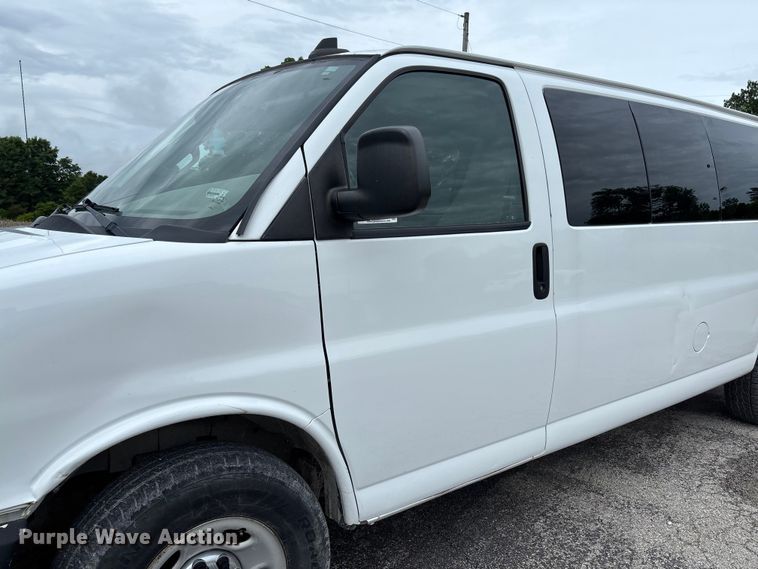 image for item FC5923 2017 Chevrolet Express LT3500 van
