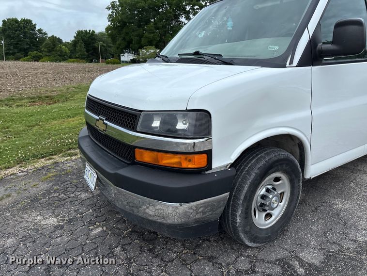 image for item FC5923 2017 Chevrolet Express LT3500 van