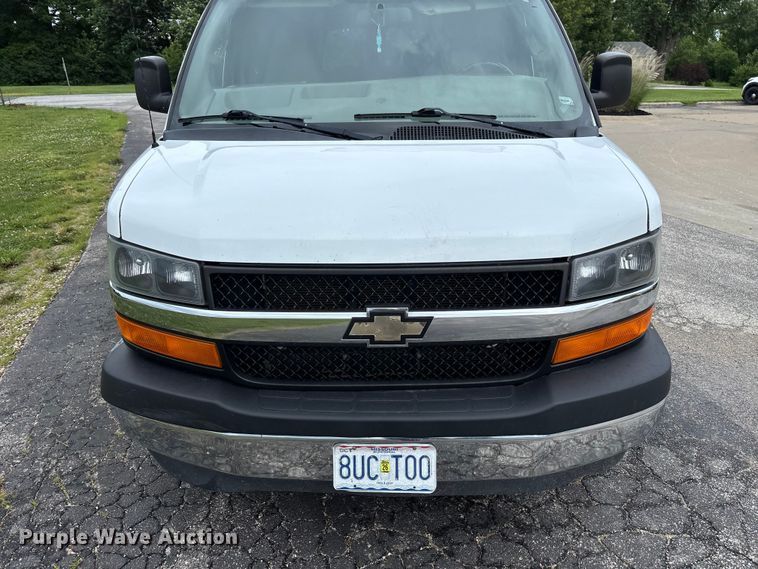 image for item FC5923 2017 Chevrolet Express LT3500 van