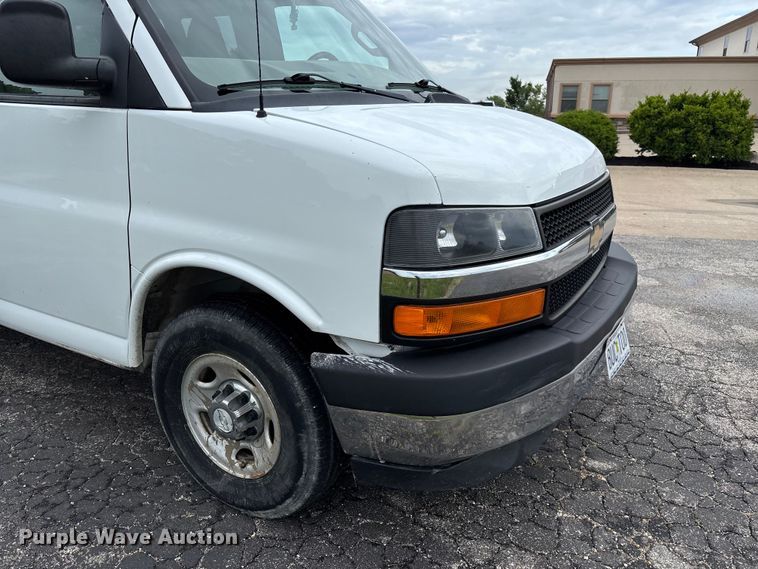 image for item FC5923 2017 Chevrolet Express LT3500 van