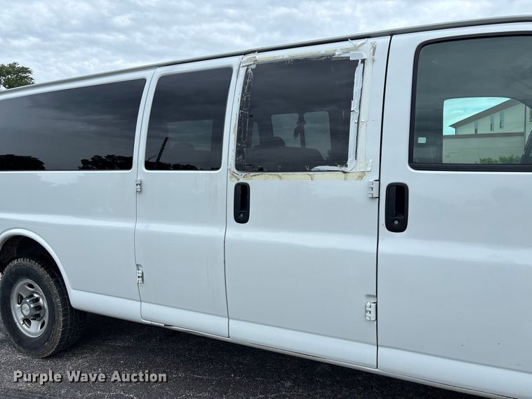 image for item FC5923 2017 Chevrolet Express LT3500 van