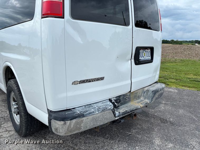 image for item FC5923 2017 Chevrolet Express LT3500 van