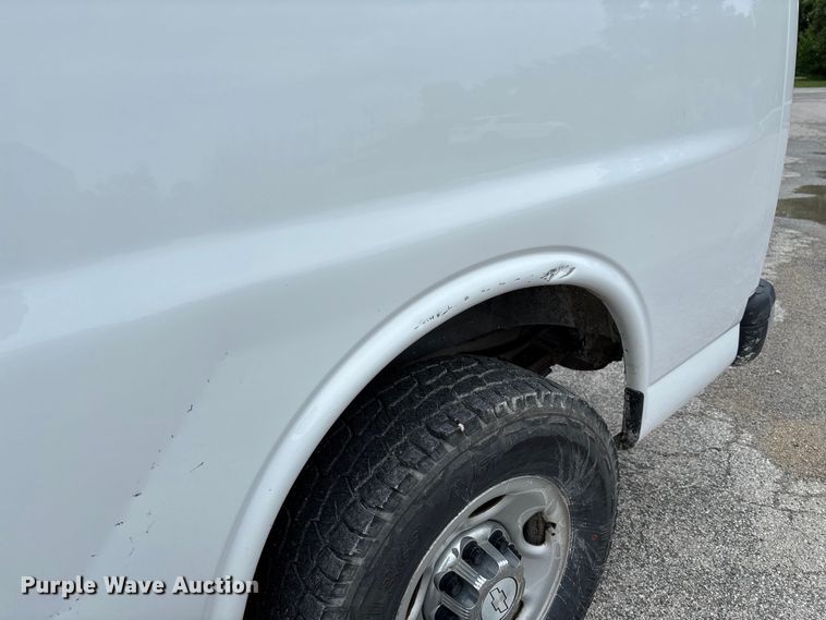 image for item FC5923 2017 Chevrolet Express LT3500 van