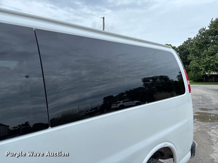 image for item FC5923 2017 Chevrolet Express LT3500 van
