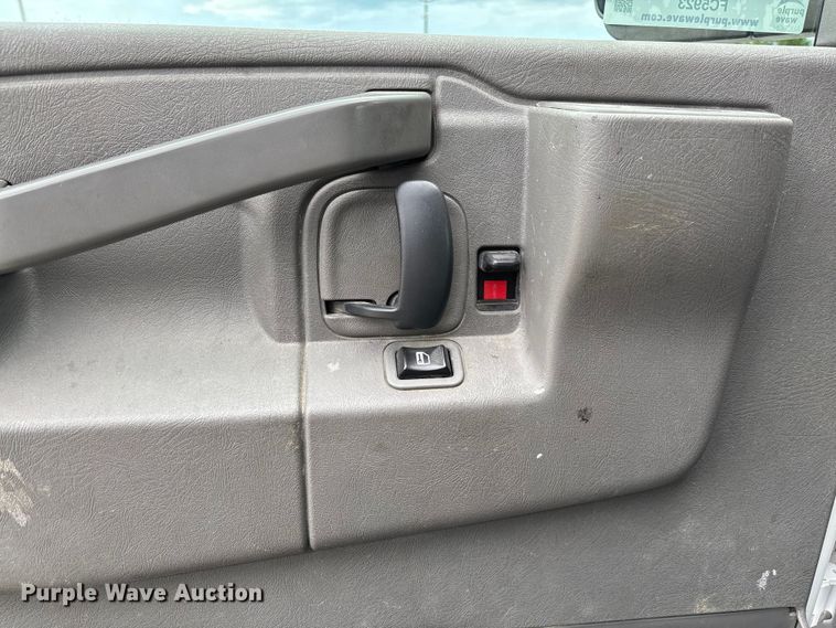 image for item FC5923 2017 Chevrolet Express LT3500 van