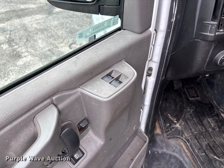 image for item FC5923 2017 Chevrolet Express LT3500 van