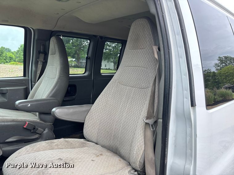 image for item FC5923 2017 Chevrolet Express LT3500 van