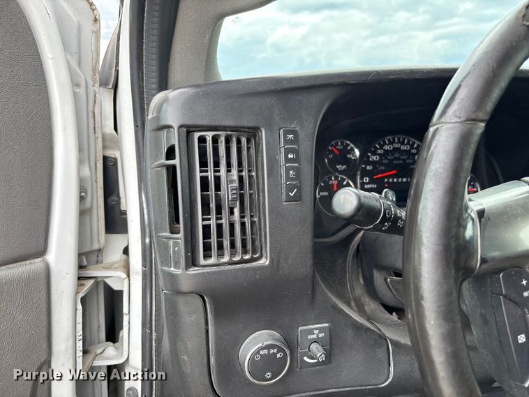 image for item FC5923 2017 Chevrolet Express LT3500 van