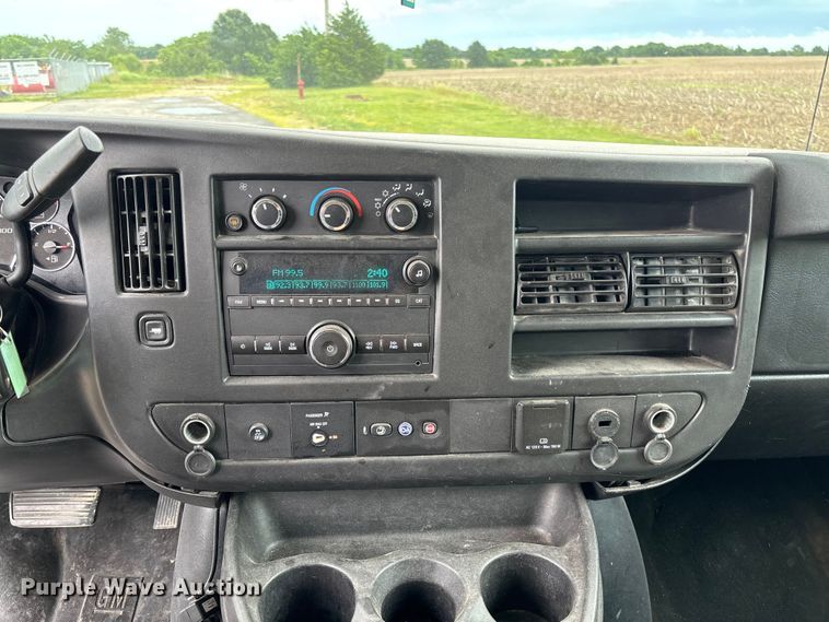image for item FC5923 2017 Chevrolet Express LT3500 van
