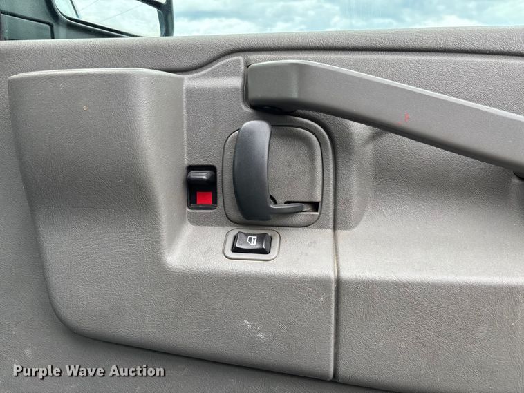image for item FC5923 2017 Chevrolet Express LT3500 van