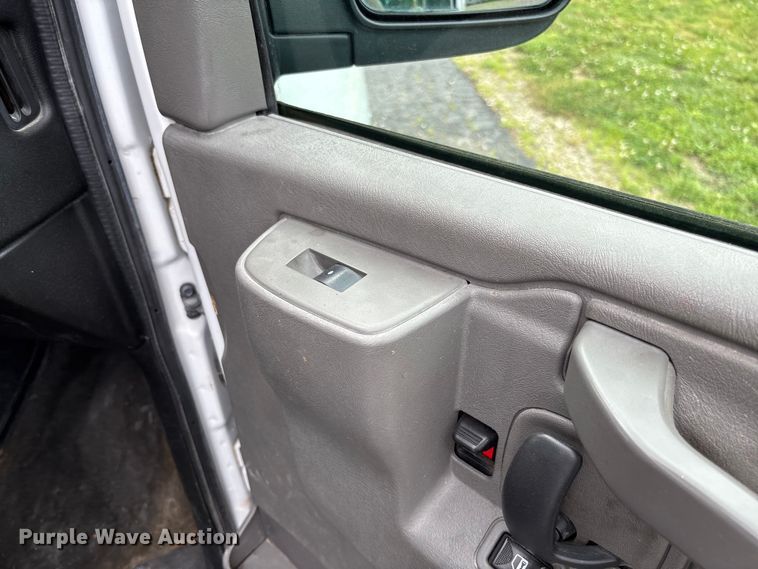 image for item FC5923 2017 Chevrolet Express LT3500 van