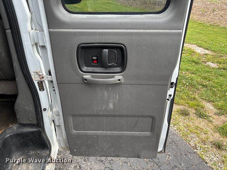 image for item FC5923 2017 Chevrolet Express LT3500 van