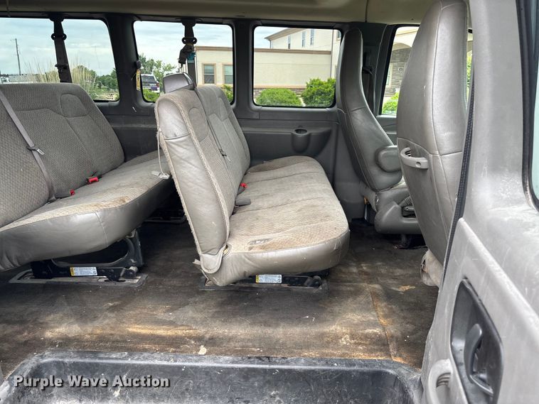 image for item FC5923 2017 Chevrolet Express LT3500 van
