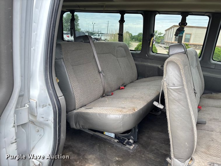 image for item FC5923 2017 Chevrolet Express LT3500 van