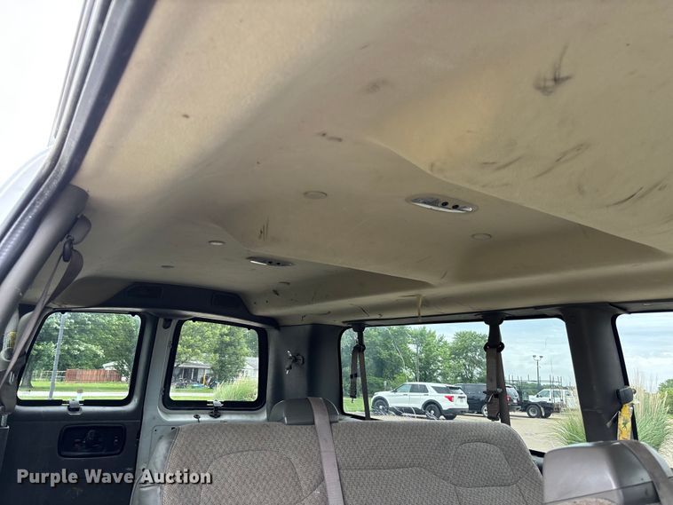 image for item FC5923 2017 Chevrolet Express LT3500 van