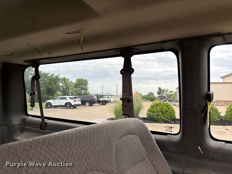 image for item FC5923 2017 Chevrolet Express LT3500 van