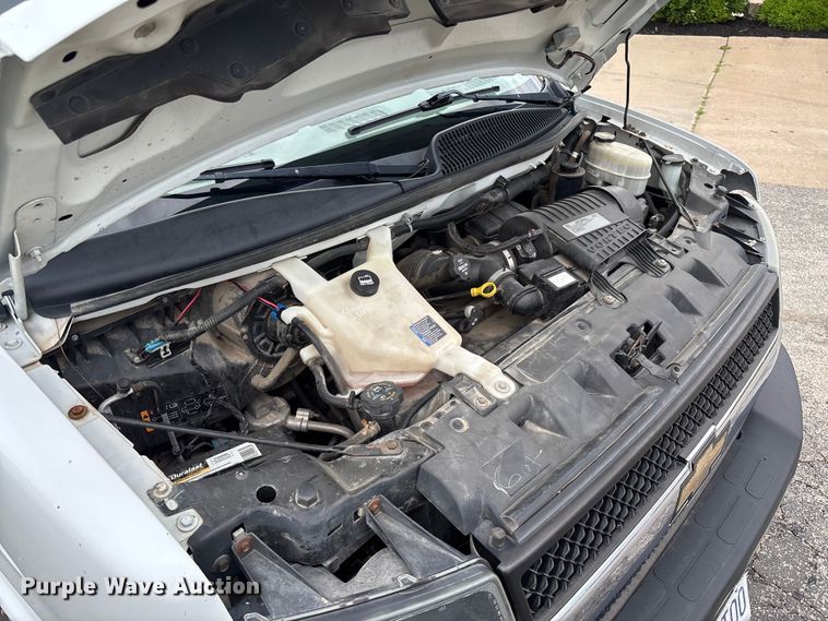 image for item FC5923 2017 Chevrolet Express LT3500 van