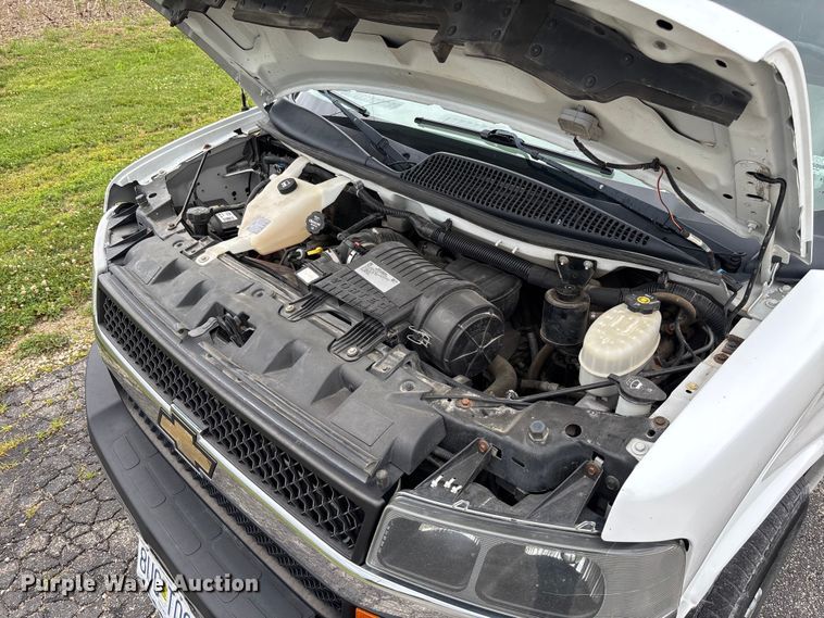 image for item FC5923 2017 Chevrolet Express LT3500 van