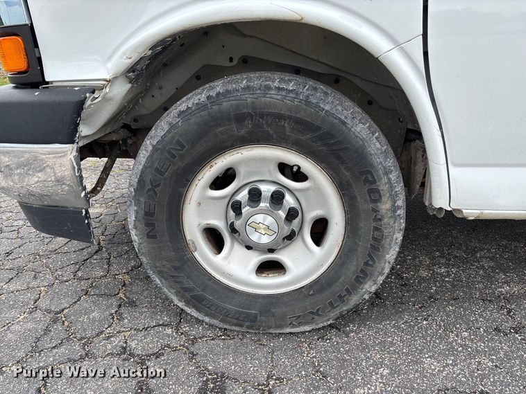 image for item FC5923 2017 Chevrolet Express LT3500 van