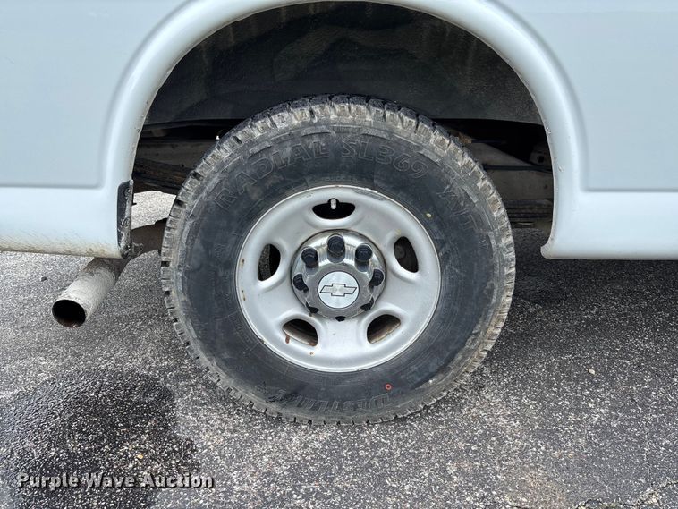 image for item FC5923 2017 Chevrolet Express LT3500 van