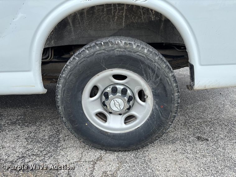image for item FC5923 2017 Chevrolet Express LT3500 van