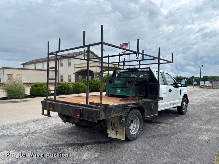image for item FC5924 2017 Ford F350 Super Duty XL Ext. Cab flatbed pickup truck