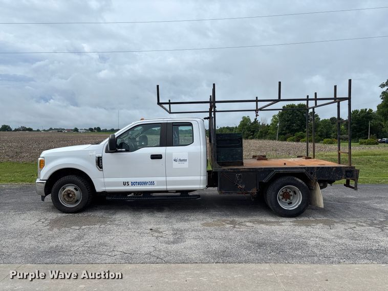 image for item FC5924 2017 Ford F350 Super Duty XL Ext. Cab flatbed pickup truck