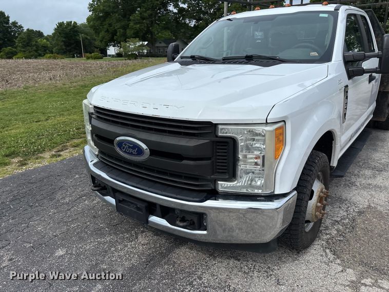 image for item FC5924 2017 Ford F350 Super Duty XL Ext. Cab flatbed pickup truck