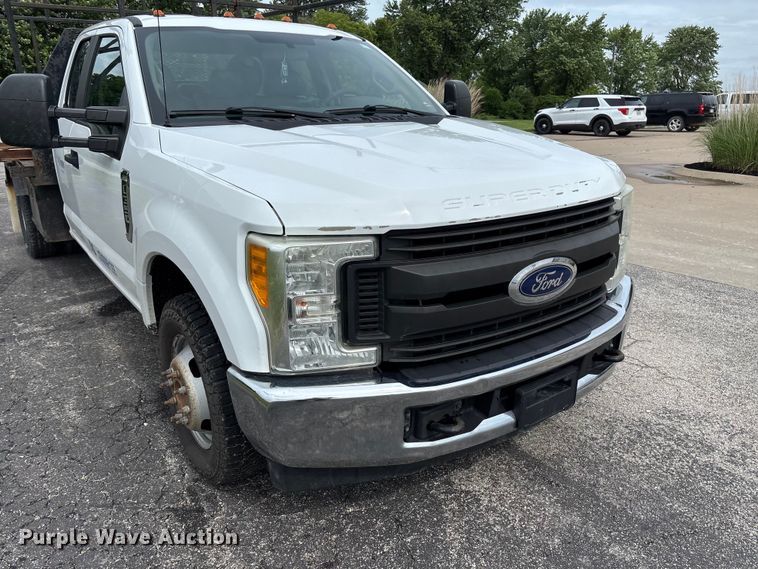 image for item FC5924 2017 Ford F350 Super Duty XL Ext. Cab flatbed pickup truck