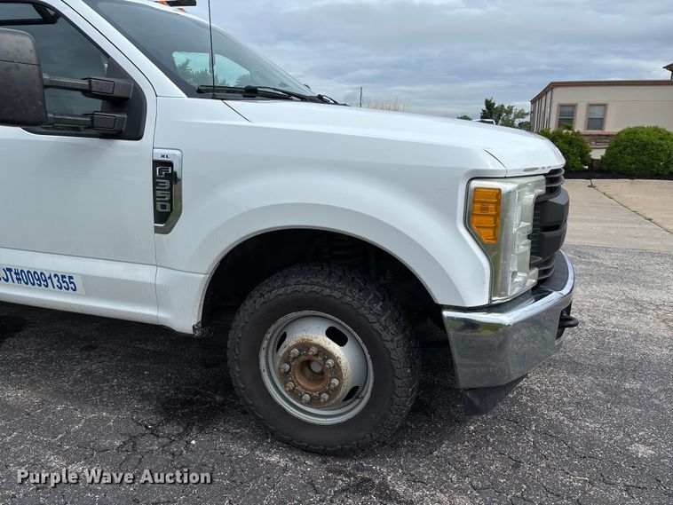 image for item FC5924 2017 Ford F350 Super Duty XL Ext. Cab flatbed pickup truck