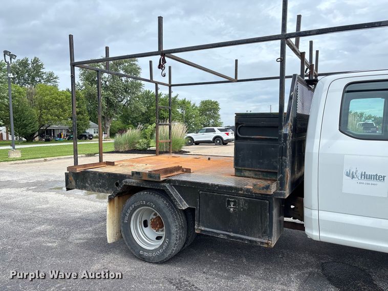 image for item FC5924 2017 Ford F350 Super Duty XL Ext. Cab flatbed pickup truck