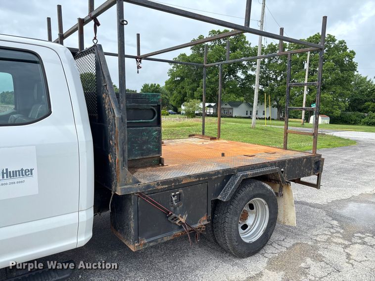 image for item FC5924 2017 Ford F350 Super Duty XL Ext. Cab flatbed pickup truck