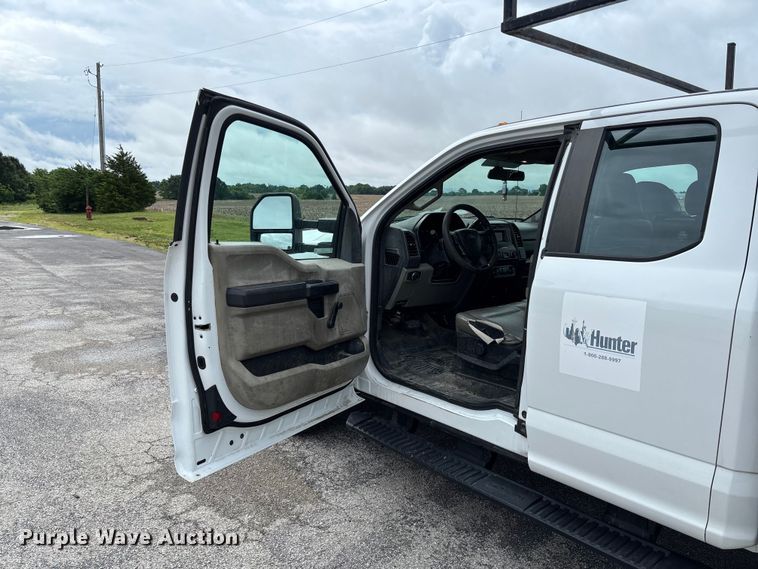 image for item FC5924 2017 Ford F350 Super Duty XL Ext. Cab flatbed pickup truck