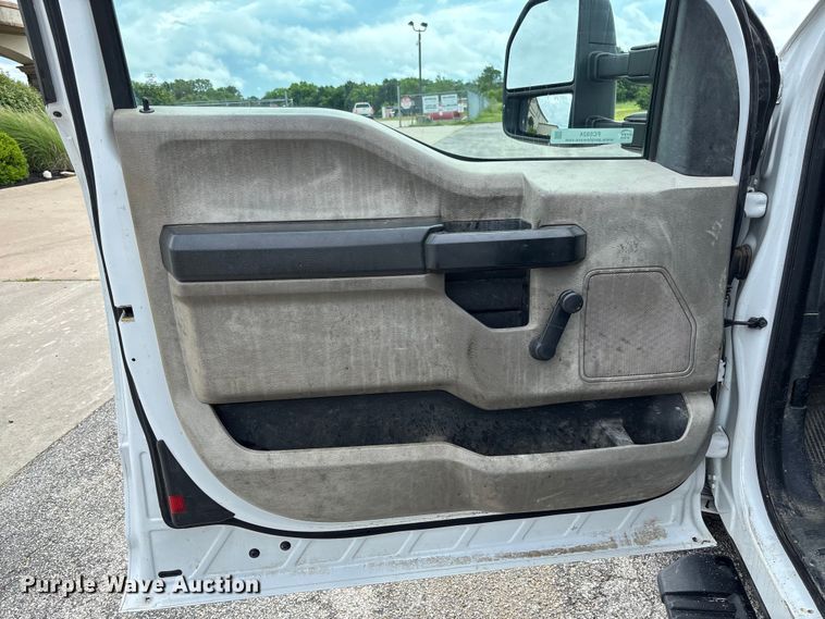 image for item FC5924 2017 Ford F350 Super Duty XL Ext. Cab flatbed pickup truck