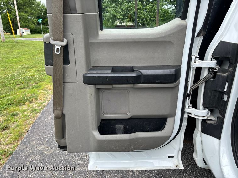 image for item FC5924 2017 Ford F350 Super Duty XL Ext. Cab flatbed pickup truck