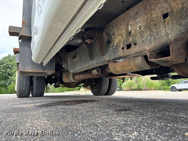 image for item FC5924 2017 Ford F350 Super Duty XL Ext. Cab flatbed pickup truck
