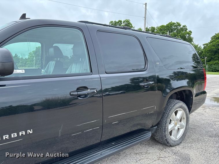 image for item FC5925 2009 Chevrolet Suburban SUV