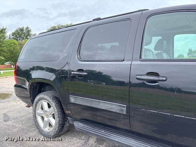 image for item FC5925 2009 Chevrolet Suburban SUV