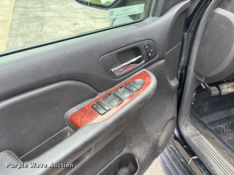image for item FC5925 2009 Chevrolet Suburban SUV