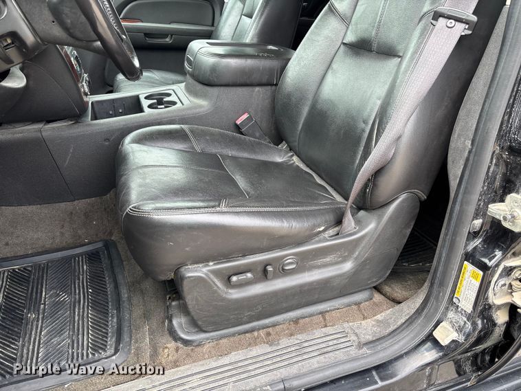image for item FC5925 2009 Chevrolet Suburban SUV