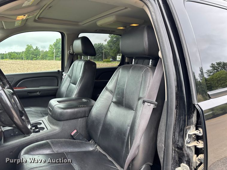image for item FC5925 2009 Chevrolet Suburban SUV