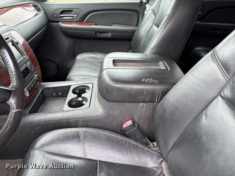 image for item FC5925 2009 Chevrolet Suburban SUV