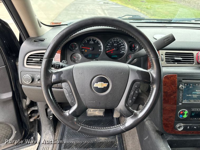 image for item FC5925 2009 Chevrolet Suburban SUV