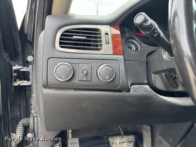 image for item FC5925 2009 Chevrolet Suburban SUV