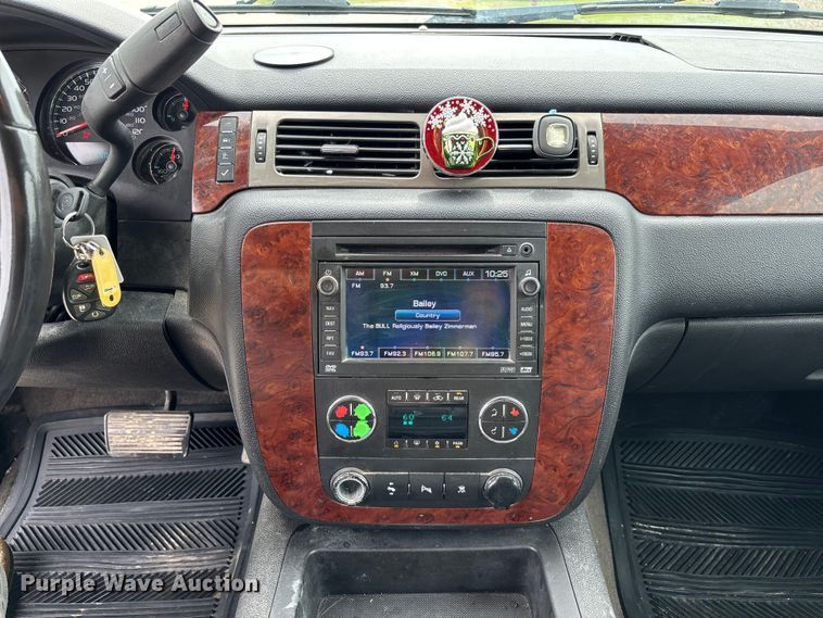 image for item FC5925 2009 Chevrolet Suburban SUV
