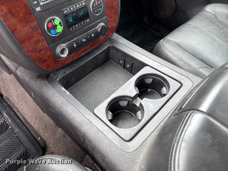 image for item FC5925 2009 Chevrolet Suburban SUV