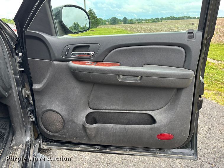 image for item FC5925 2009 Chevrolet Suburban SUV