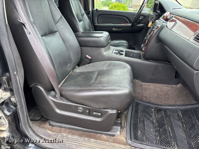 image for item FC5925 2009 Chevrolet Suburban SUV
