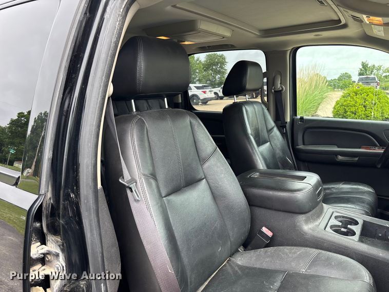 image for item FC5925 2009 Chevrolet Suburban SUV