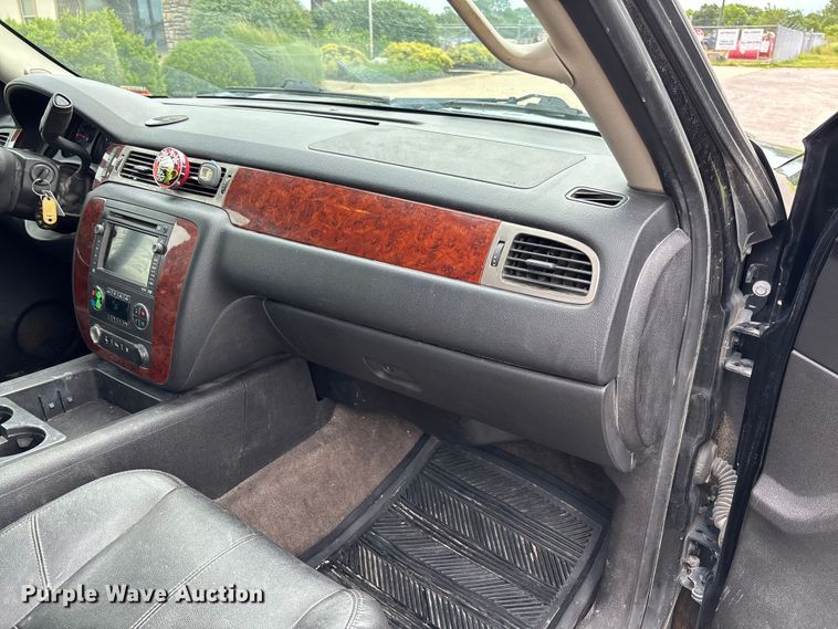 image for item FC5925 2009 Chevrolet Suburban SUV